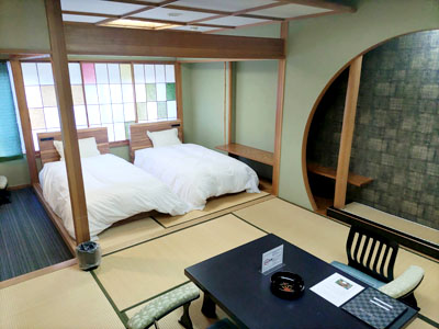 大正ロマン風和室8畳+4.5畳ツインベッド（洗面＋トイレ付